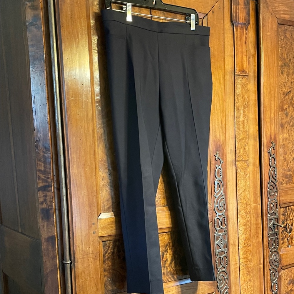 Akris Punto Elegant Black Straight Leg Pants